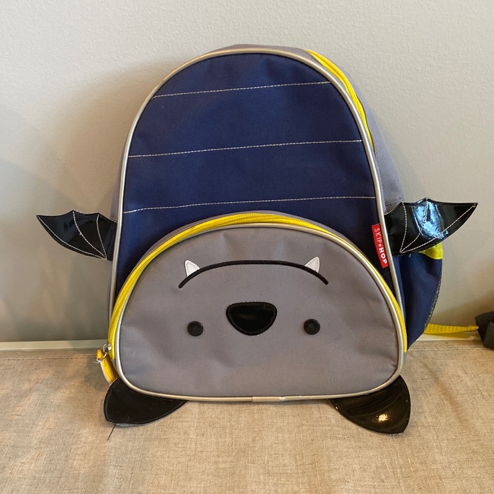 Skiphop bat backpack